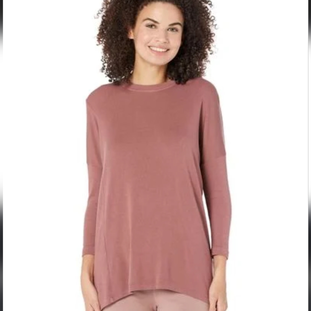 Hard tail size medium women's pink ribbed top. Long sleeve. Great condition